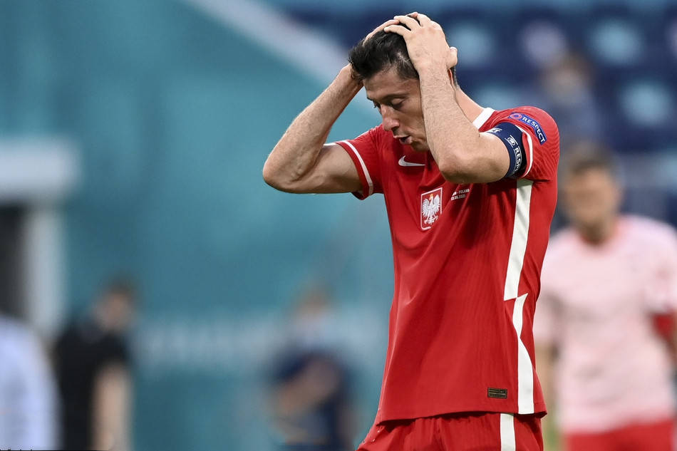 包含波兰艰难逼平斯洛伐克,保持不败,掌声雷动的词条 包含波兰艰难逼平斯洛伐克,保持不败,掌声雷动的词条