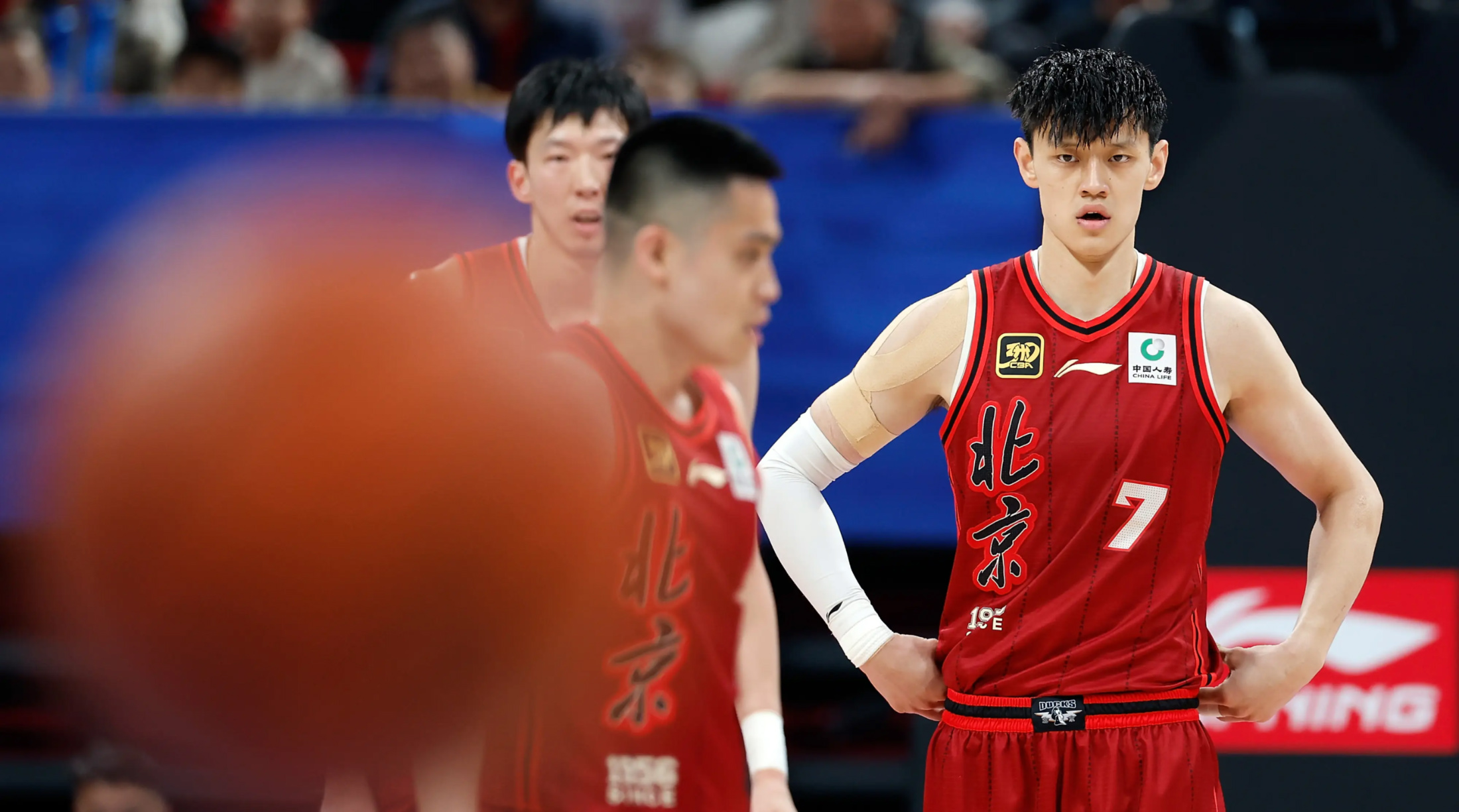 包含北京队险胜灰熊，霍勒迪惊艳四座的词条