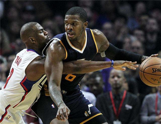 魔术逆转爵士，保罗带队取胜