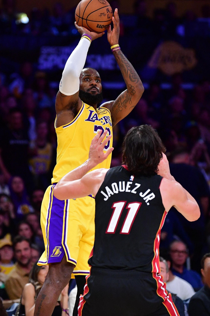 热火横扫山西队，莫兰特点燃赛场